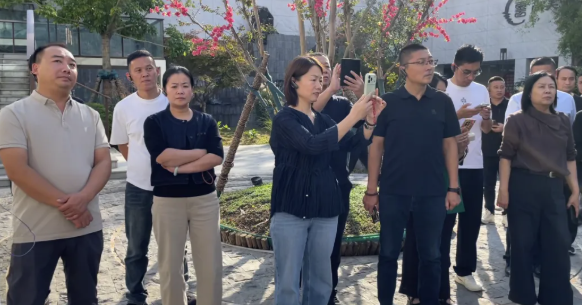 把好服务 “摊开” 给城市看——全市物业服务行业对标交流观摩团走进尚美云筑